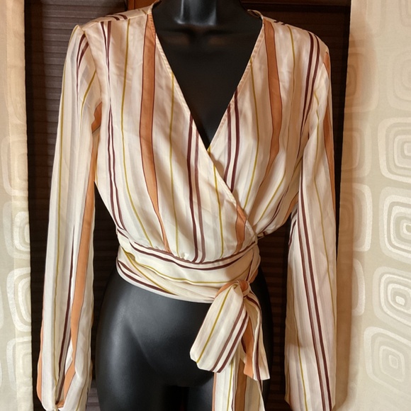 Casual wrap blouse - Picture 2 of 5